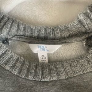 Sweatshirt